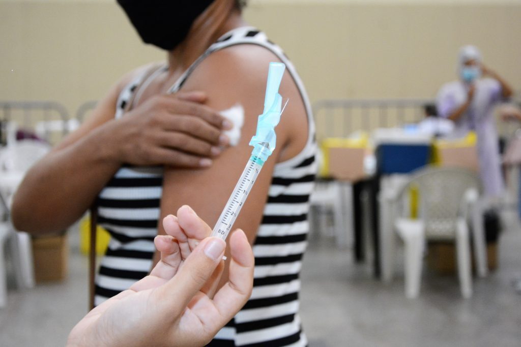 Vacinação Covid-19 no centro de eventos Data: 08.04.2021 Foto: Érika Fonseca
